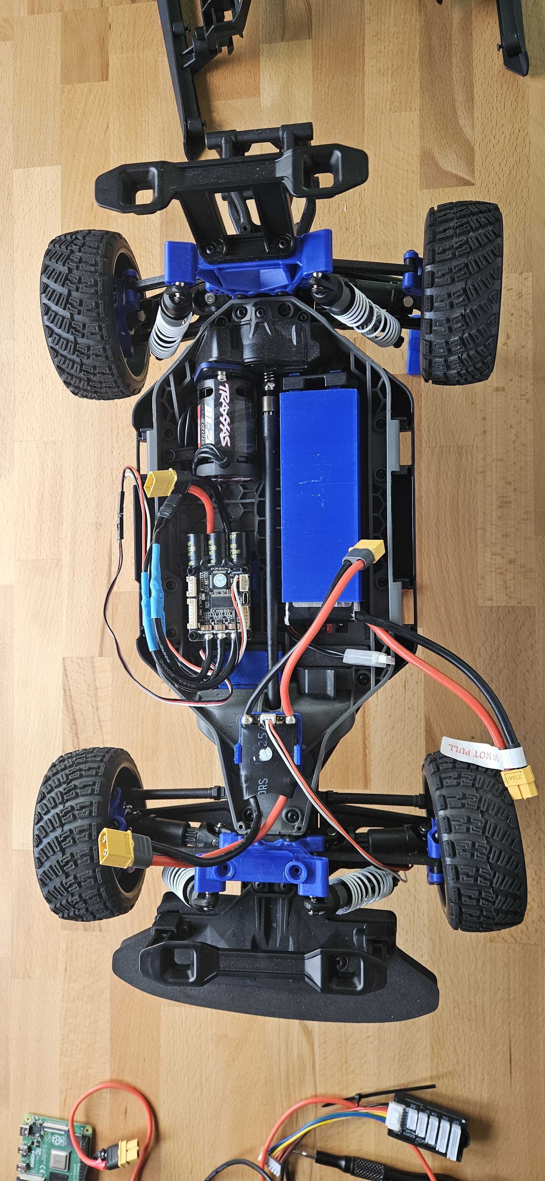 Anti-spark XT90 connector mount installed